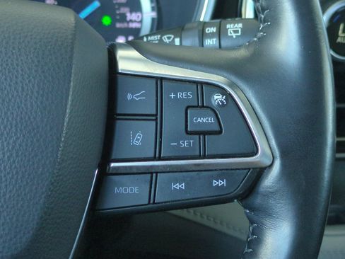 Used 2020 Toyota Highlander XLE AWD/4WD image 37