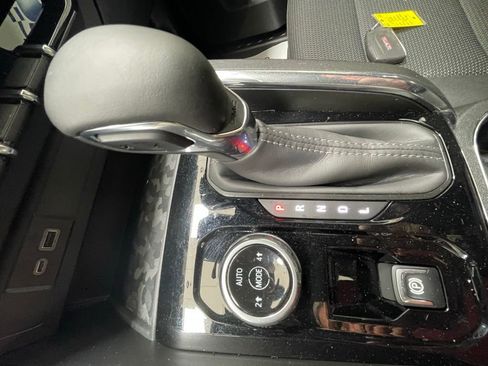 Used 2026 GMC Canyon Elevation image 16