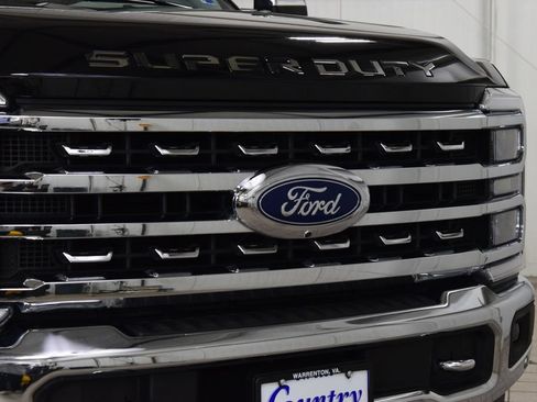 Used 2023 Ford F250 Lariat w/ Lariat Ultimate Package AWD/4WD image 11