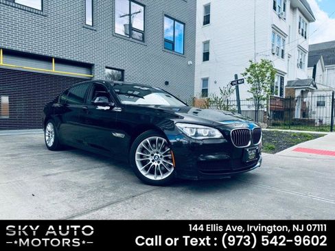 Used 2014 BMW 750Li xDrive image 3