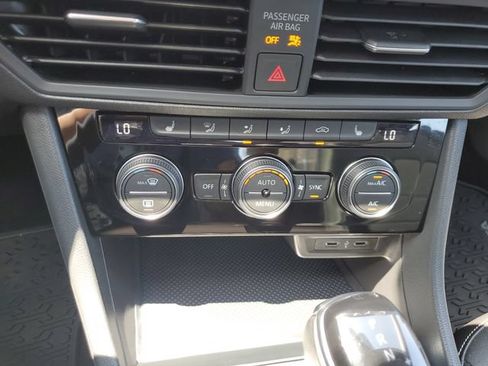 Certified 2023 Volkswagen Jetta SE FWD image 31