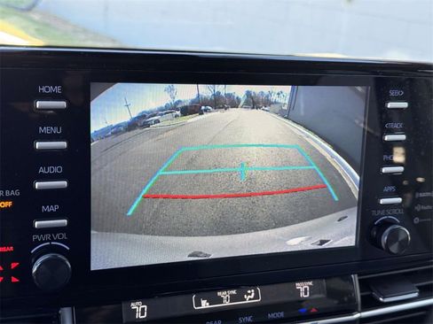 Used 2024 Toyota Sienna LE image 4