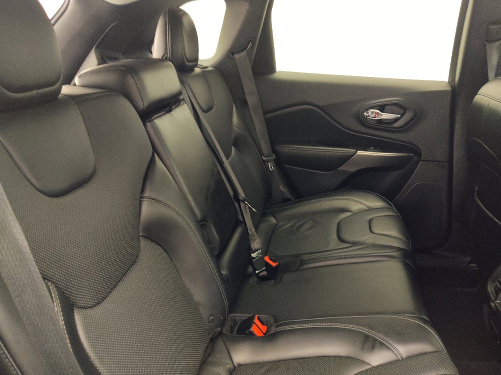 Used 2019 Jeep Cherokee Limited FWD image 19