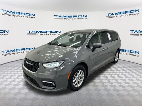 Used 2023 Chrysler Pacifica Touring-L FWD image 1