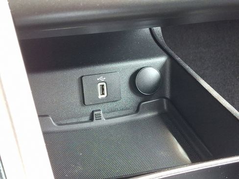 Used 2017 Ford Fusion Energi SE image 25