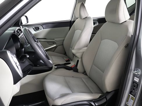 Used 2023 Kia Soul LX w/ LX Technology Package image 27