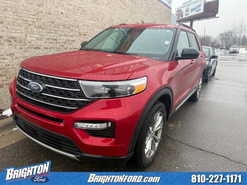 Used 2023 Ford Explorer XLT w/ Equipment Group 202A image 3