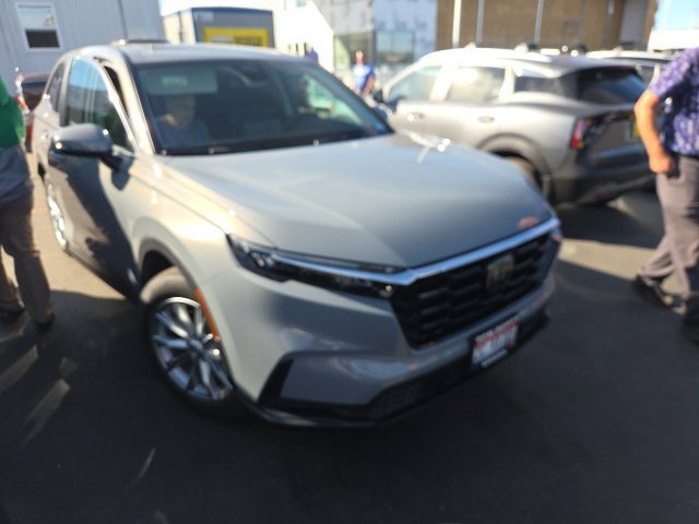 Used 2025 Honda CR-V EX image 2
