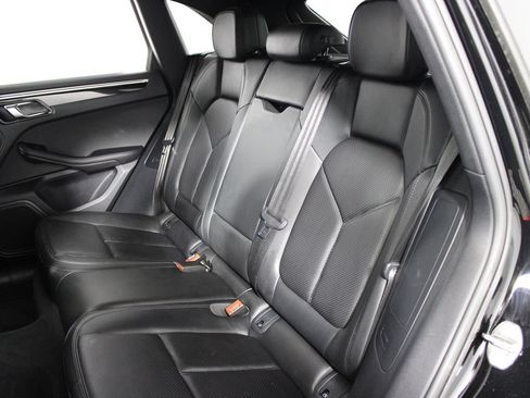 Used 2022 Porsche Macan AWD/4WD image 29