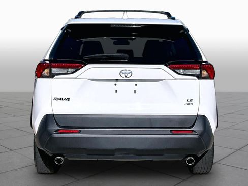 Used 2021 Toyota RAV4 LE AWD/4WD image 5