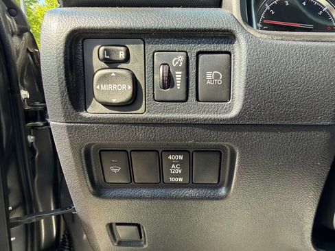 Used 2020 Toyota 4Runner TRD Off-Road Premium AWD/4WD image 18