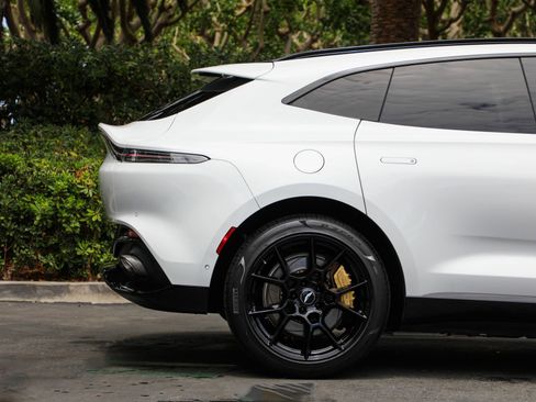 Used 2022 Aston Martin DBX AWD/4WD image 24