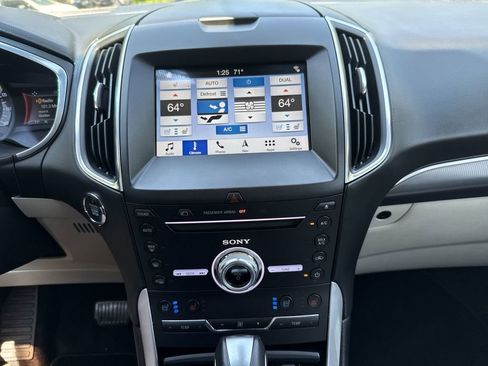 Used 2018 Ford Edge Titanium w/ Equipment Group 302A AWD/4WD image 19