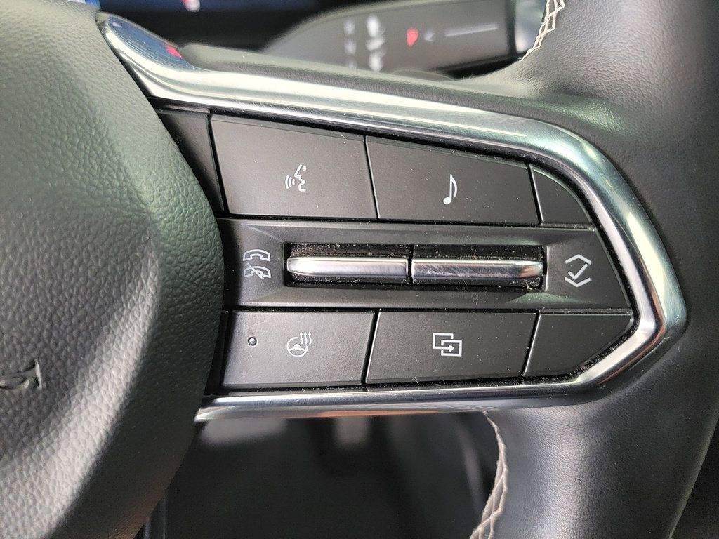 Used 2025 Chevrolet Traverse LT FWD image 14