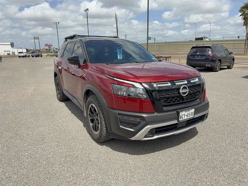 Used 2025 Nissan Pathfinder Rock Creek image 3