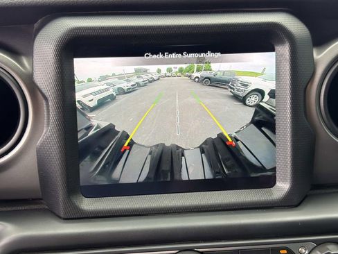 Used 2023 Jeep Wrangler Unlimited Sport AWD/4WD image 32