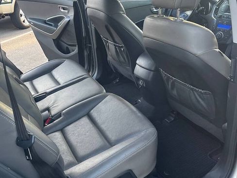 Used 2016 Hyundai Santa Fe SE w/ Option Group 02 FWD image 12