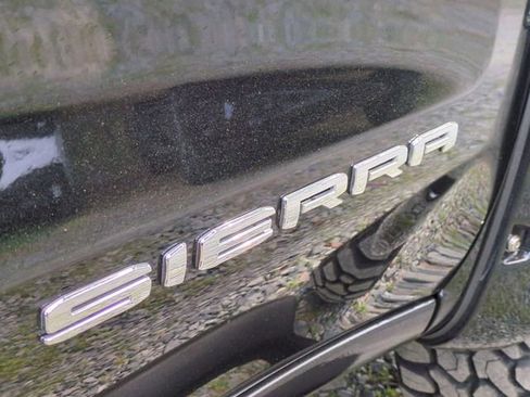 Used 2025 GMC Sierra 1500 SLT image 13