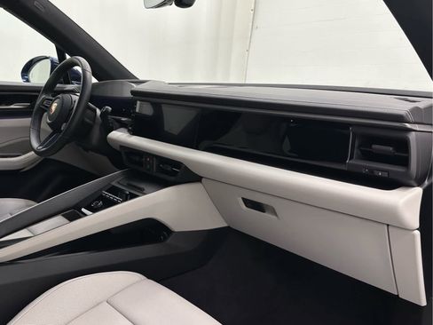 Used 2025 Porsche Macan 4 Electric AWD/4WD image 17