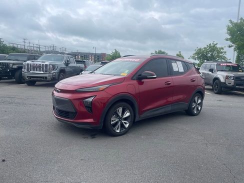 Used 2023 Chevrolet Bolt EUV LT w/ Convenience Package FWD image 3