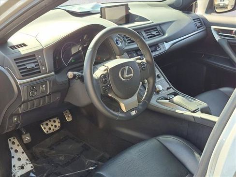 Used 2015 Lexus CT 200h w/ Navigation Package FWD image 10