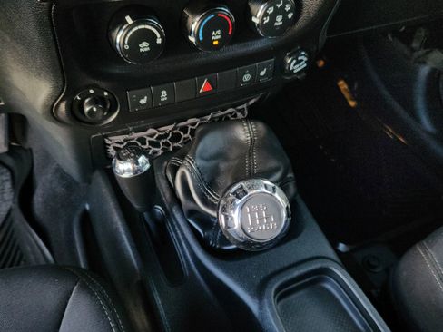 Used 2017 Jeep Wrangler Unlimited Rubicon w/ Cold Weather Group image 12