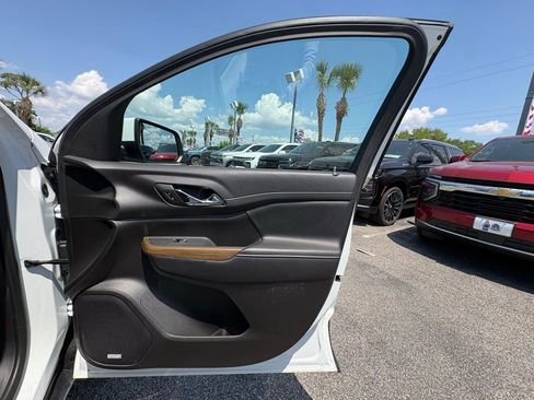 Used 2022 GMC Acadia SLE w/ Driver Convenience Package FWD image 29