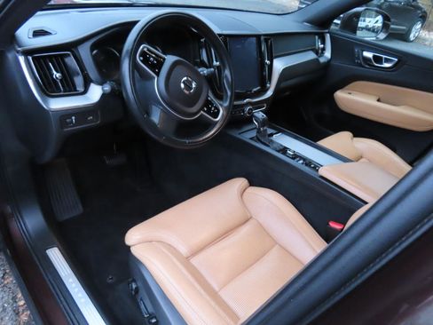 Used 2018 Volvo XC60 T6 Inscription w/ Luxury Seat Package image 5