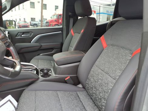Used 2025 Chevrolet Colorado Z71 AWD/4WD image 11