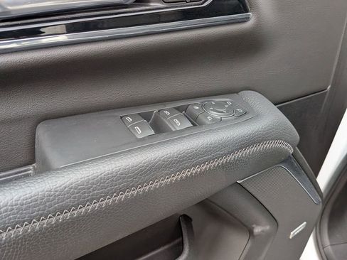 Used 2025 GMC Yukon Denali image 13