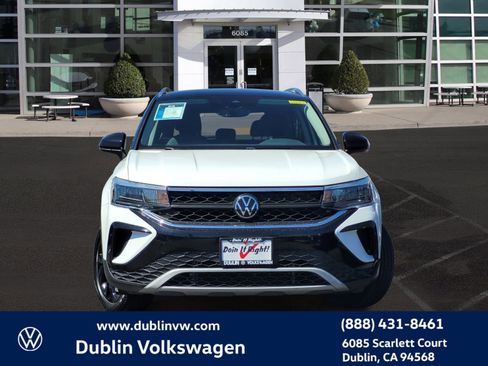 Certified 2023 Volkswagen Taos SE image 2