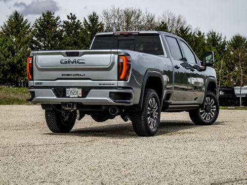 Used 2024 GMC Sierra 2500 Denali Ultimate w/ Max Trailering Package AWD/4WD image 8