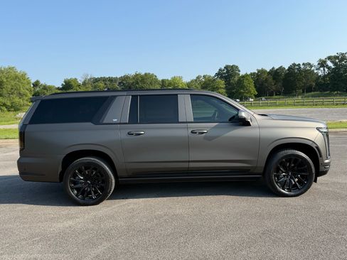 Used 2025 Cadillac Escalade ESV Premium Luxury w/ LPO, Radiant Package AWD/4WD image 7