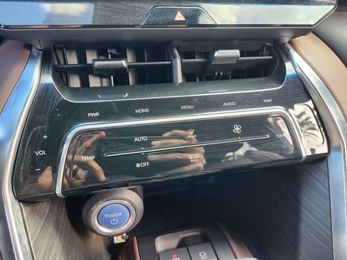 Used 2021 Toyota Venza Limited w/ Advanced Technology Package image 25