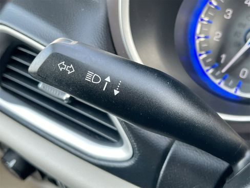 Used 2019 Chrysler Pacifica Touring-L image 27