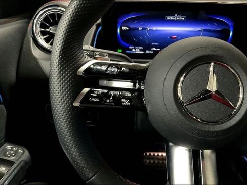 Used 2025 Mercedes-Benz EQB 300 4MATIC image 20