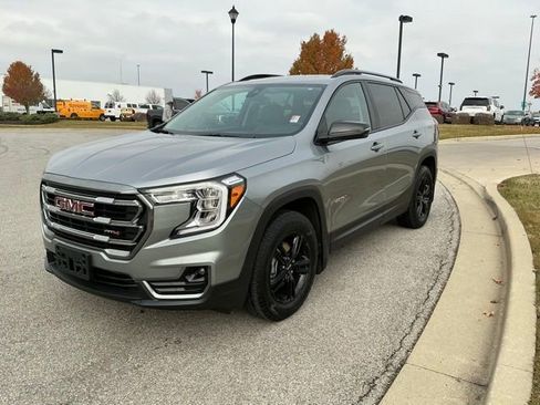 Used 2024 GMC Terrain AT4 image 3