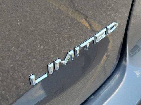 Used 2023 Chrysler Pacifica Limited FWD image 34