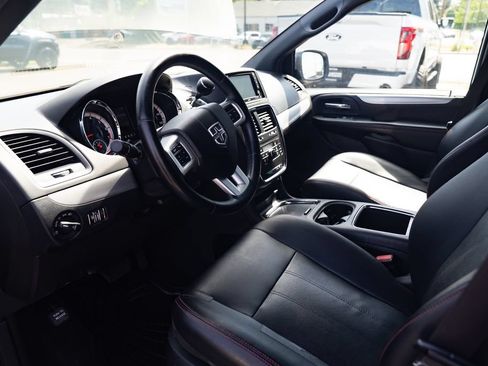 Used 2017 Dodge Grand Caravan GT FWD image 18