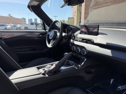 Used 2024 MAZDA MX-5 Miata RF Grand Touring image 34