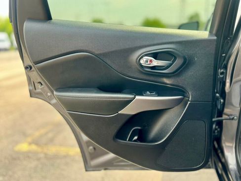 Used 2022 Jeep Cherokee Latitude Lux image 18