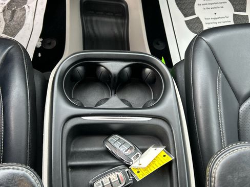 Used 2020 Chrysler Voyager Lxi image 17