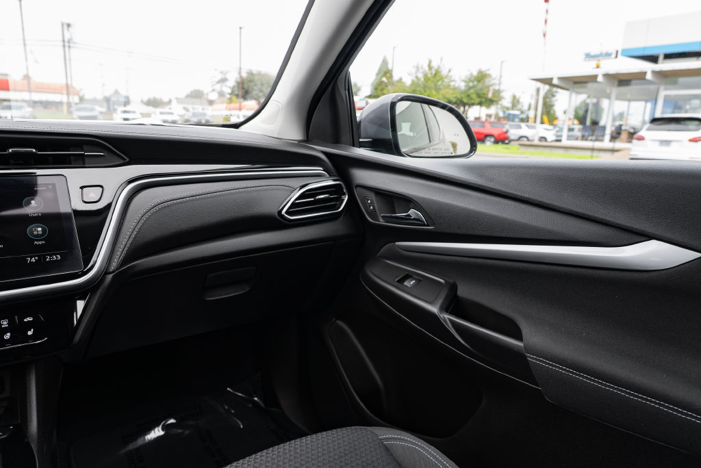 Used 2023 Chevrolet Bolt EUV LT w/ Comfort Package FWD image 10