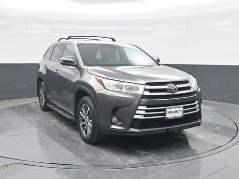 Used 2017 Toyota Highlander XLE AWD/4WD image 8