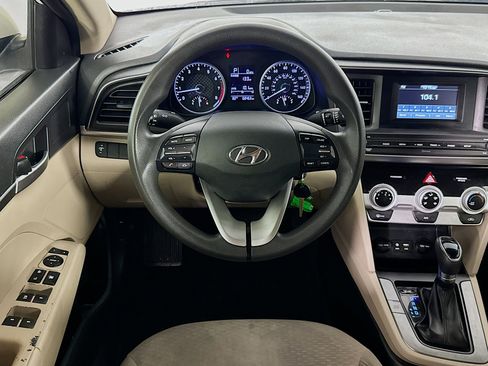 Used 2019 Hyundai Elantra SE FWD image 15