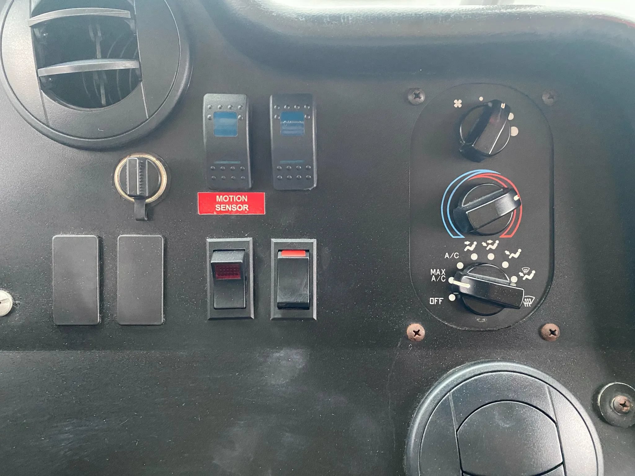 Used 2013 Ford E-350 and Econoline 350 Super Duty w/ Air Conditioning Prep Pkg RWD image 12
