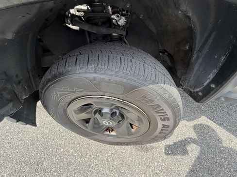Used 2016 Toyota Tacoma SR5 w/ Towing Package RWD image 23