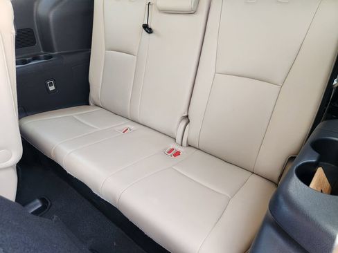 Used 2021 Toyota Highlander XLE FWD image 31