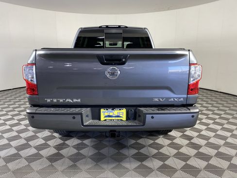 Used 2018 Nissan Titan SV w/ SV Convenience Package AWD/4WD image 8