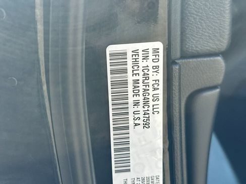 Used 2022 Jeep Grand Cherokee Laredo X AWD/4WD image 30